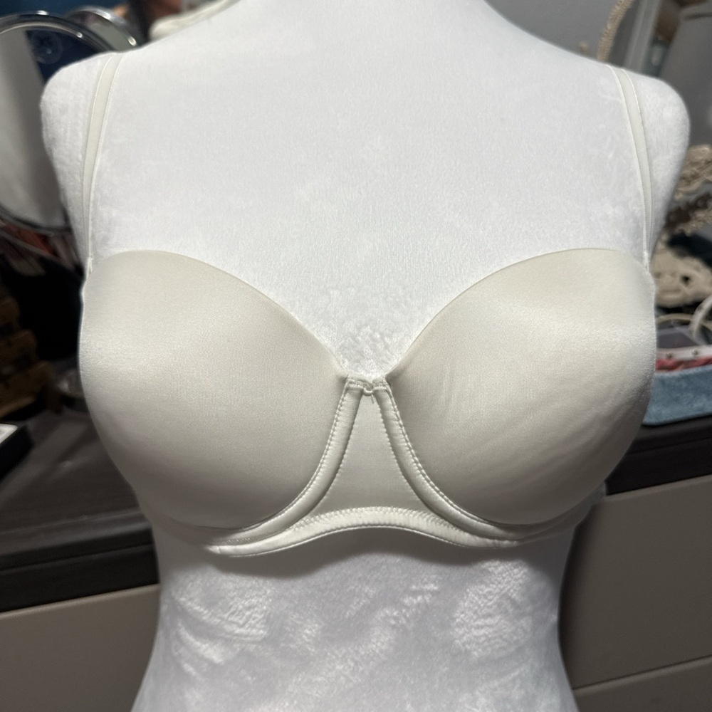Calvin Klein Cream Underwire Bra (Neverworen)